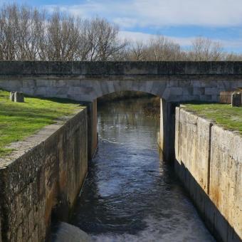 Esclusa del Canal de Castilla, Capillas