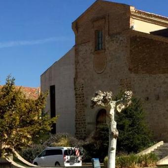 Exterior iglesia de San Martín. Centro de Interpretación de Tierra de Campos en Paredes de Nava