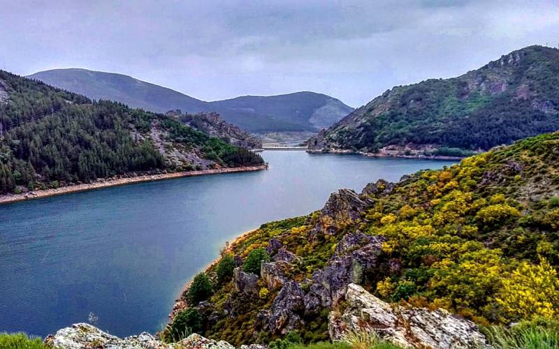 Presa de Camporredondo vista desde el Mirador de Alba de los Cardaños