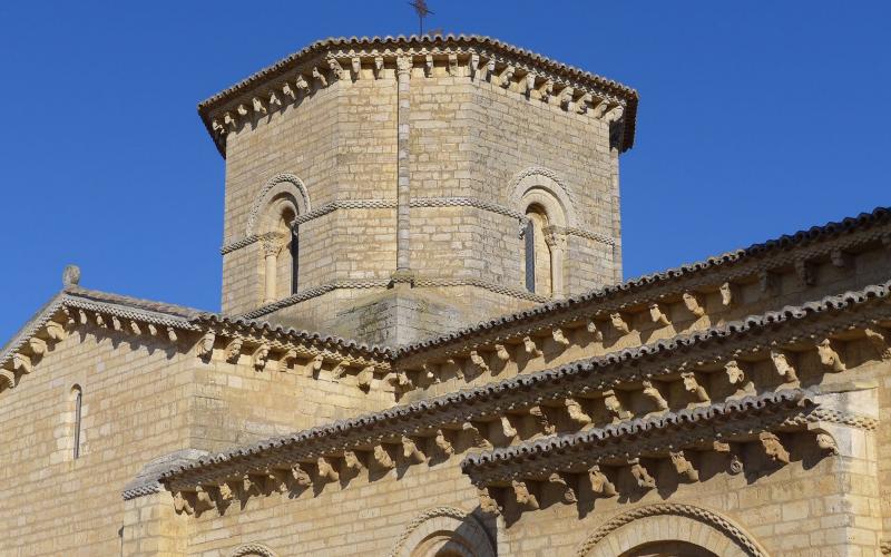 Cimborrio y canecillos de la Iglesia de San Martín de Frómista