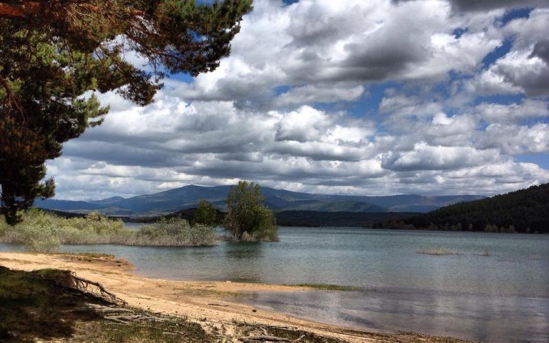 Panorámica del pantano de Aguilar 