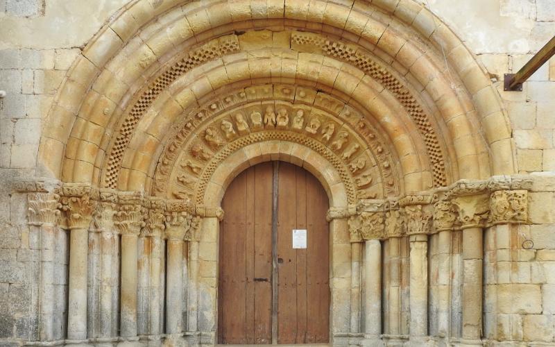 Detalle de la portada de la Iglesia de San Pelayo