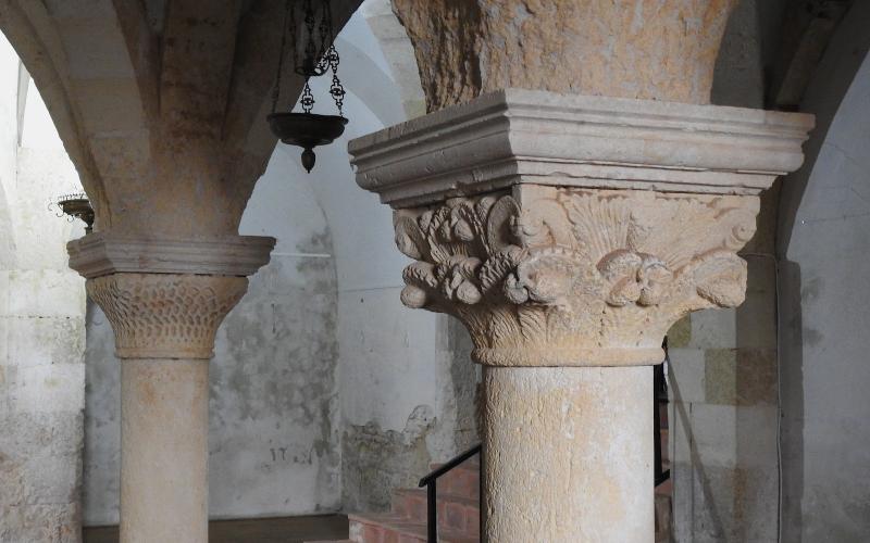 Detalle capiteles de la Iglesia de San Pelayo