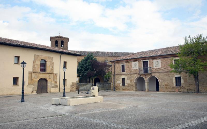 Plaza renacentista de Bárcena de Campos