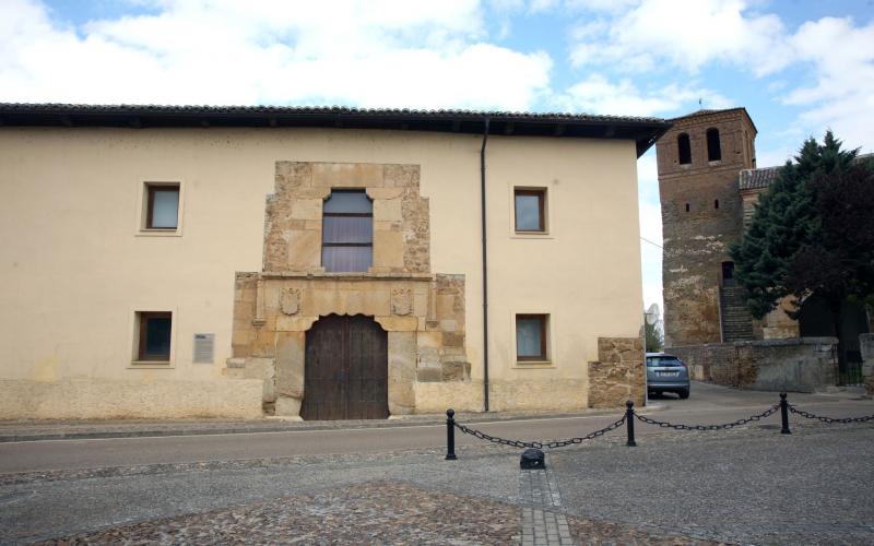 Casa blasonada en la Plaza Renacentista de Bárcena de Campos