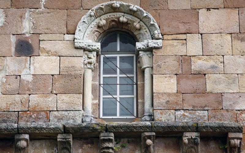 Ventana románica de la Iglesia de Santa Eulalia