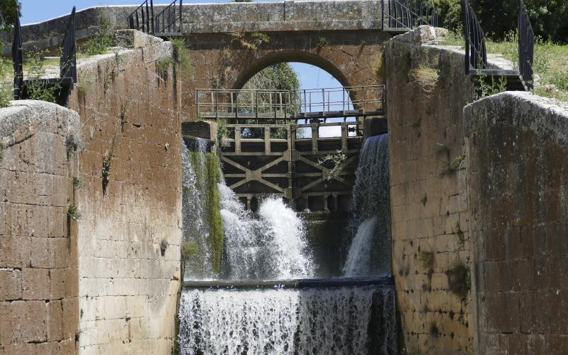 Triple esclusa Calahorra de Ribas desde abajo, Ribas de Campos