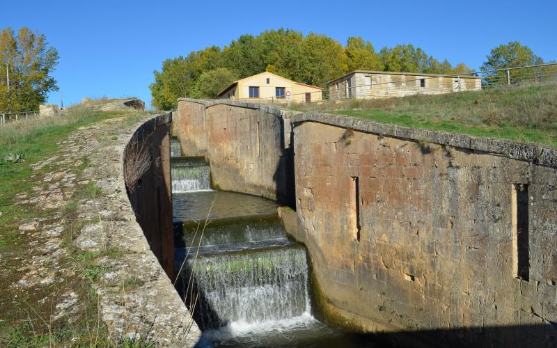 Cuádruple esclusa del Canal de Castilla, Casa del Esclusero