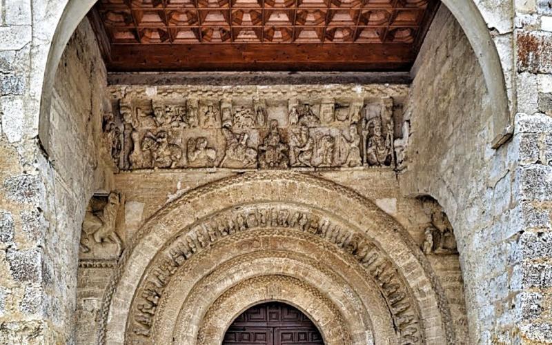 Portada de la Iglesia de Santa María del Camino