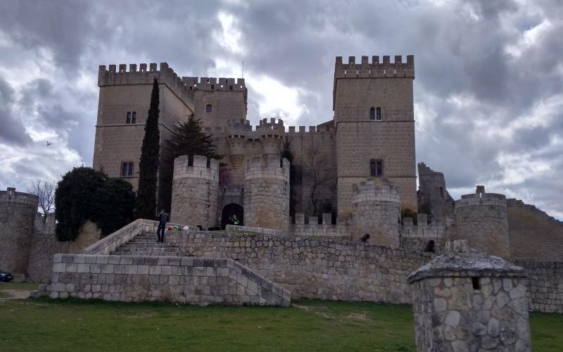 Fachada exterior del Castillo de Ampudia