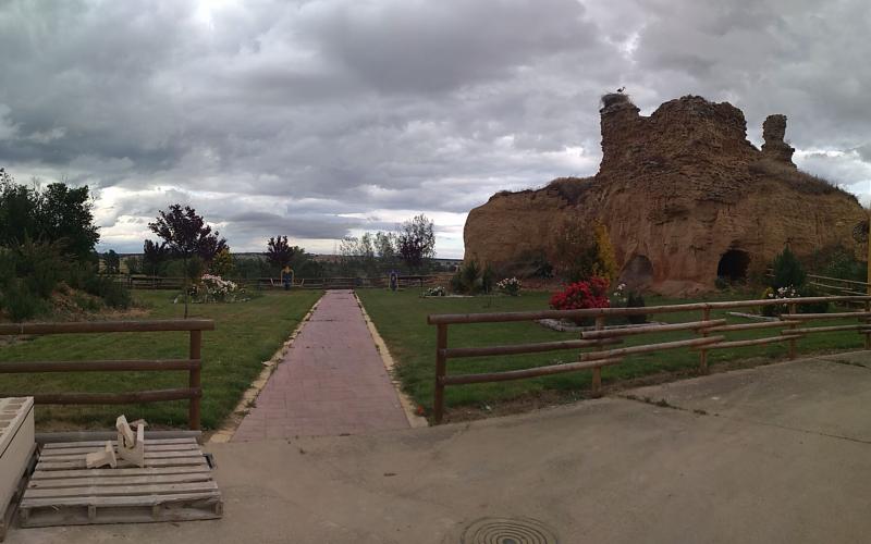 Panorámica del Castillo de Castrillo de VillavegaCastillo de Castrillo de Villavega