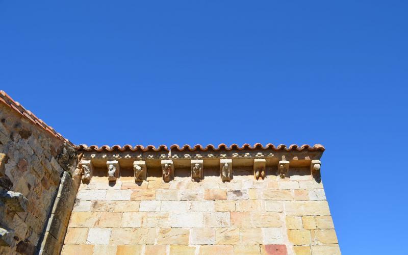 Canecillos de la Iglesia de Santiago Apóstol