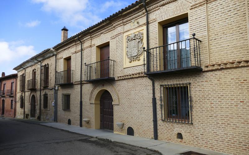 Casas solariegas, la primera de ellas de la familia Carlón