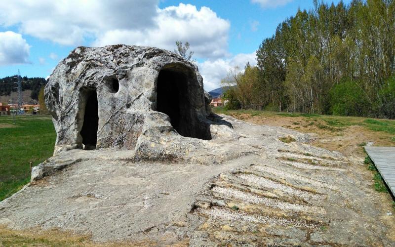 Eremitorio rupestre de San Vicente y necrópolis exacavda