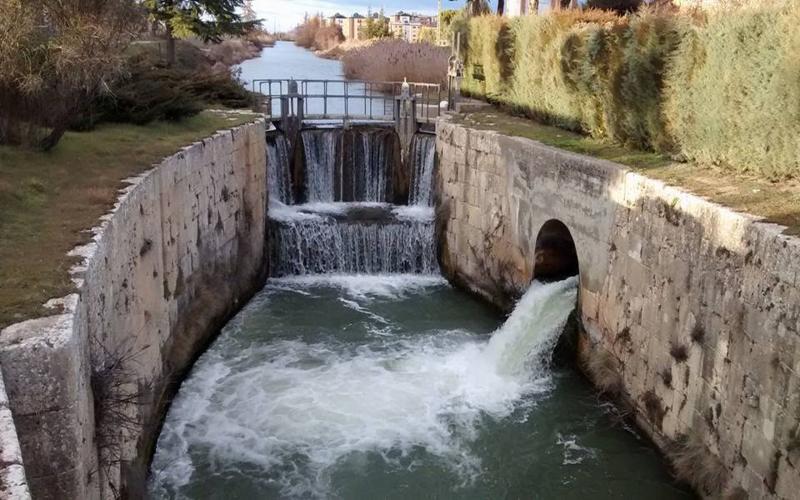 Esclusa del Canal de Castilla a su paso por Villamuriel de Cerrato