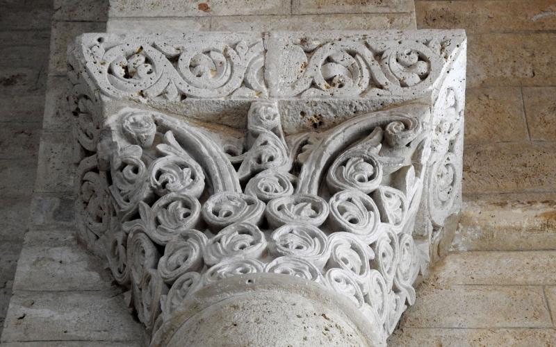 Capitel vegetal Iglesia de San Martín de Tours