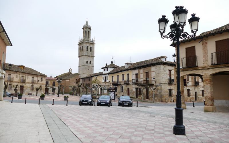 Plaza de Fuentes de Nava y la Estrella de Campos