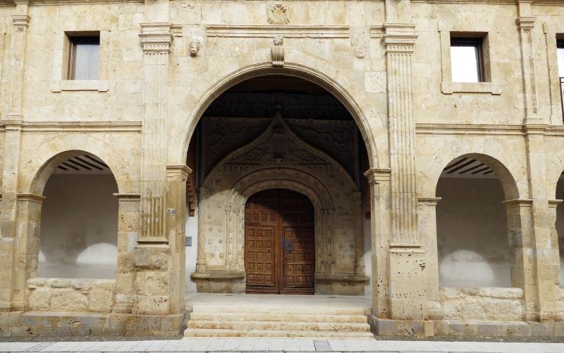 Portada Iglesia de San Pedro