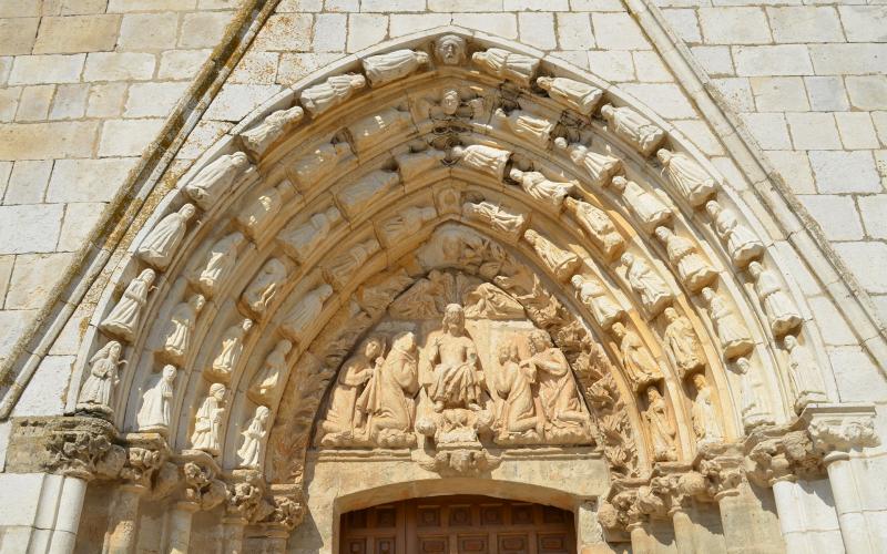 Detalle portada de la Iglesia de Santa Cecilia