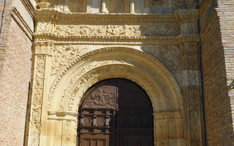 Portada Iglesia de San Miguel en Mazuecos de Valdeginate