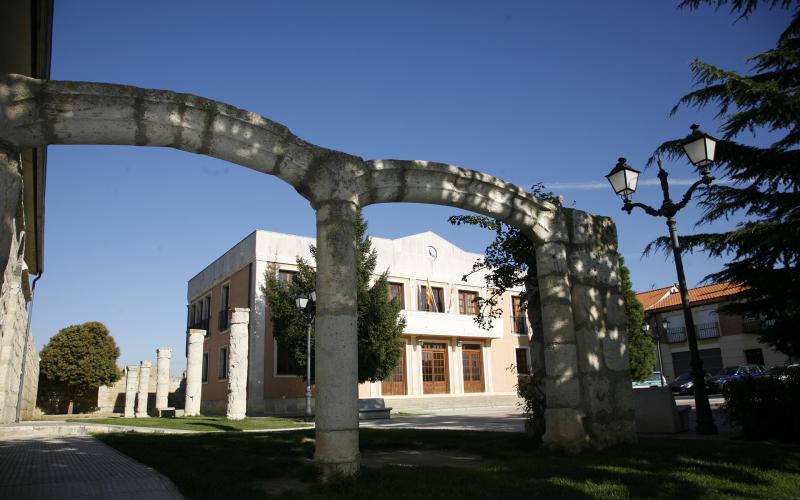 Plaza de Monzón de Campos y Ayuntamiento