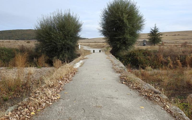 Calzada de entrada a Nestar