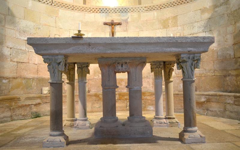 Interior de la Iglesia de Santa Eufemia 