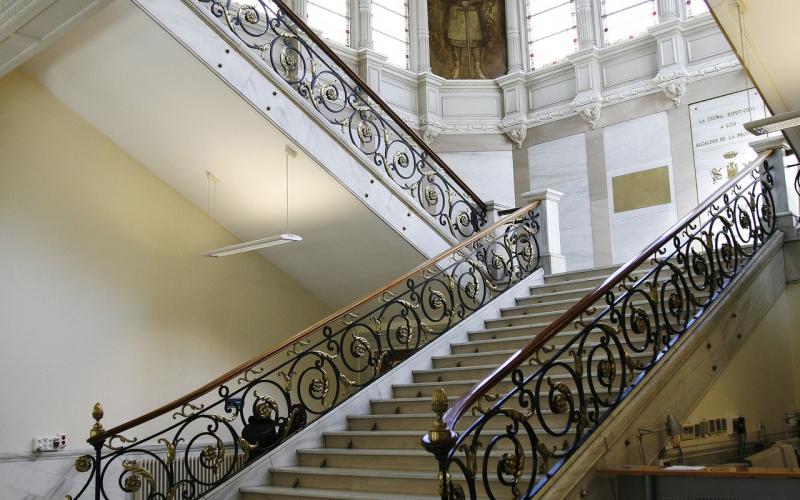 Escalinata central del Palacio de la Diputación de Palencia