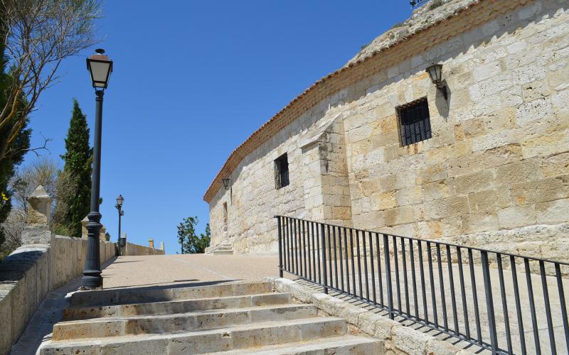 Acceso al Mirador del Cristo del Otero y al Centro de Interpretación de Victorio Macho