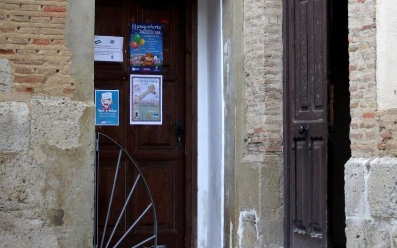 La Casa de los Titeres en Paredes de Nava entrada