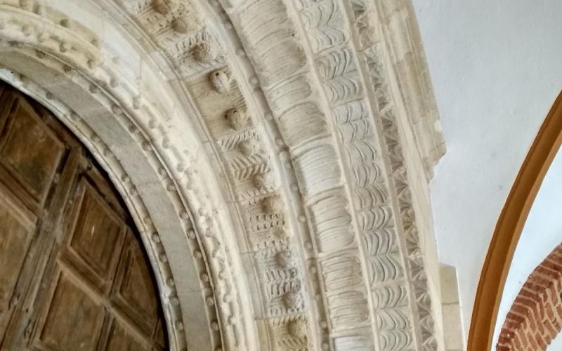 Detalles de la Portada de la Iglesia de San Quirico 