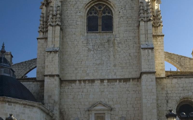 Puerta de San Antolín a los pies de la catedral