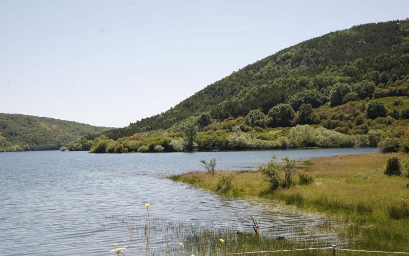 Panorámica del embalse de Ruesga