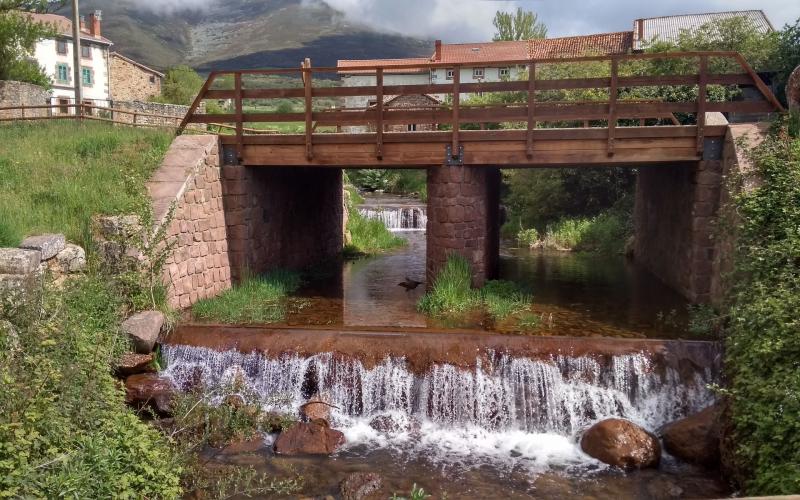 Puente sobre el río Camesa