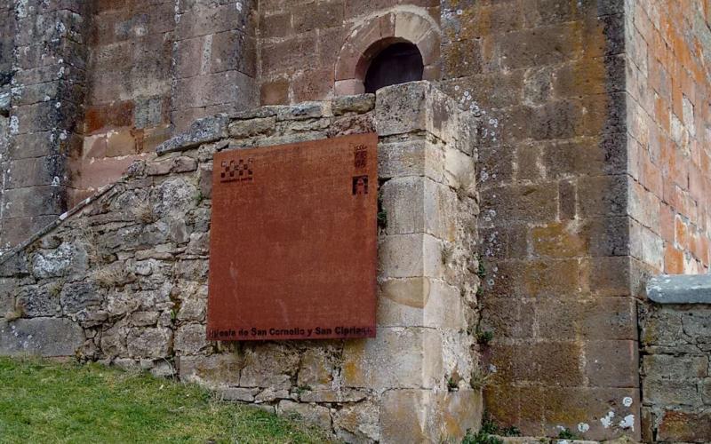 Fachada norte de la Iglesia de San Cornelio y San Cipriano