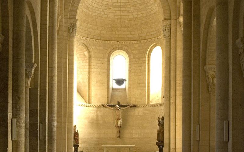 Nave central de la Iglesia de San Martín de Tours