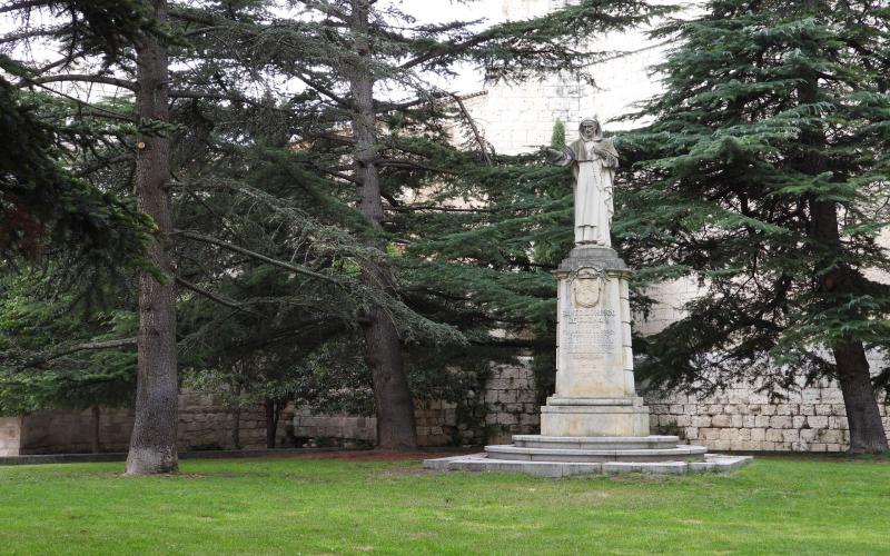 Estatua de Santo Domingo de Guzmán