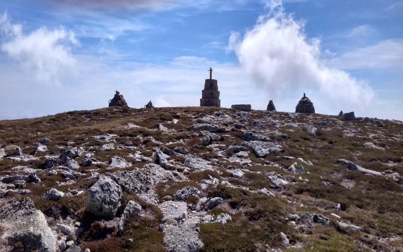 Las tres torres de la cima del Valdecebollas