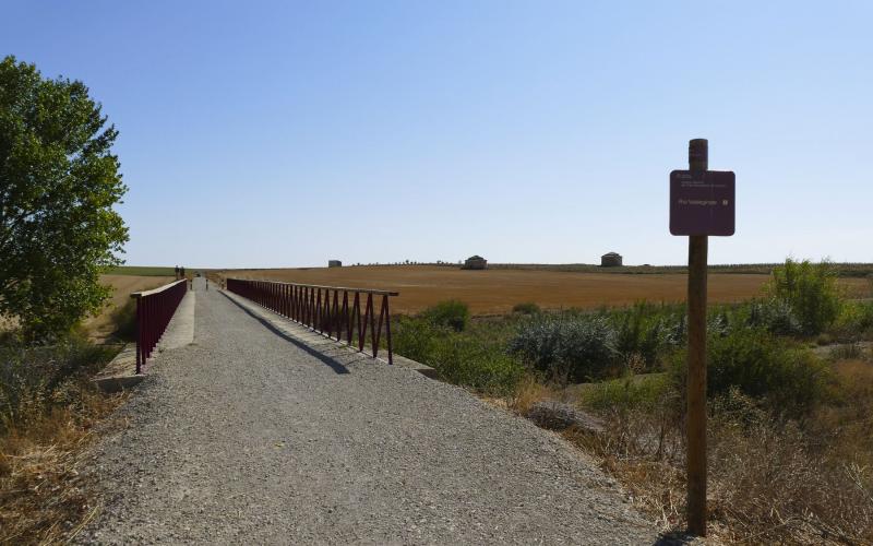 Cruce con el río Valdeginate de la Vía Verde del Tren Burra