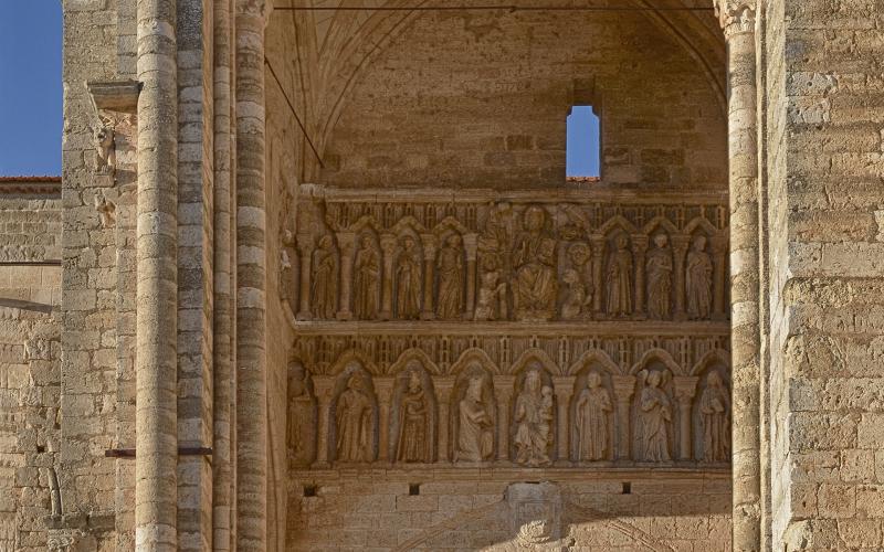 Portada de la Iglesia de Santa María la Blanca