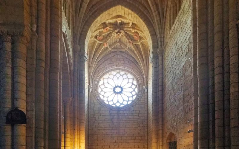 Interior de la Iglesia de Santa María la Blanca, Villalcázar de Sirga