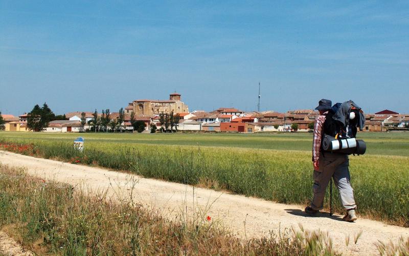 Panorámica del Camino de Santiago a su paso por Villalcázar de Sirga