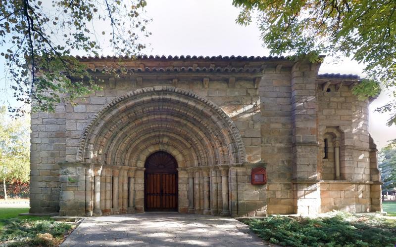 Portada de la Iglesia de San Juan Bautista